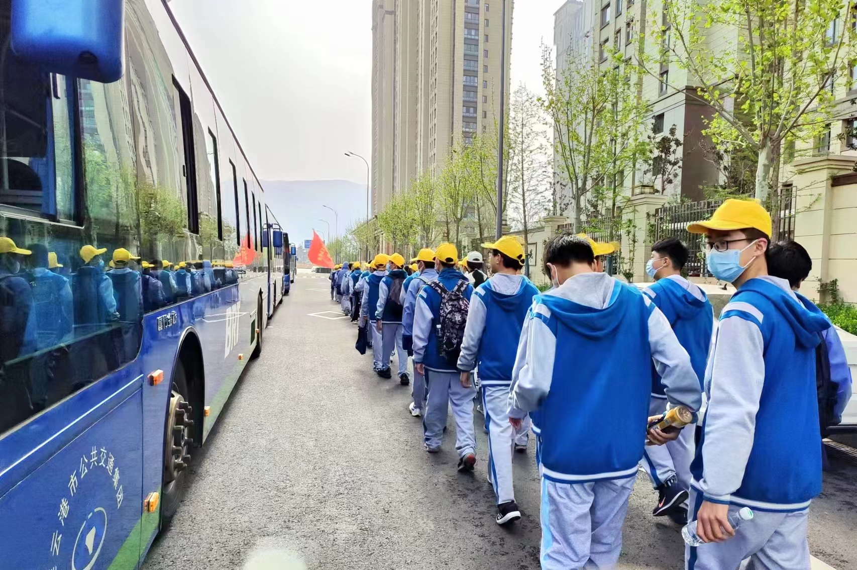 公交集團(tuán)圓滿完成連云港實驗學(xué)校 定制公交任務(wù)