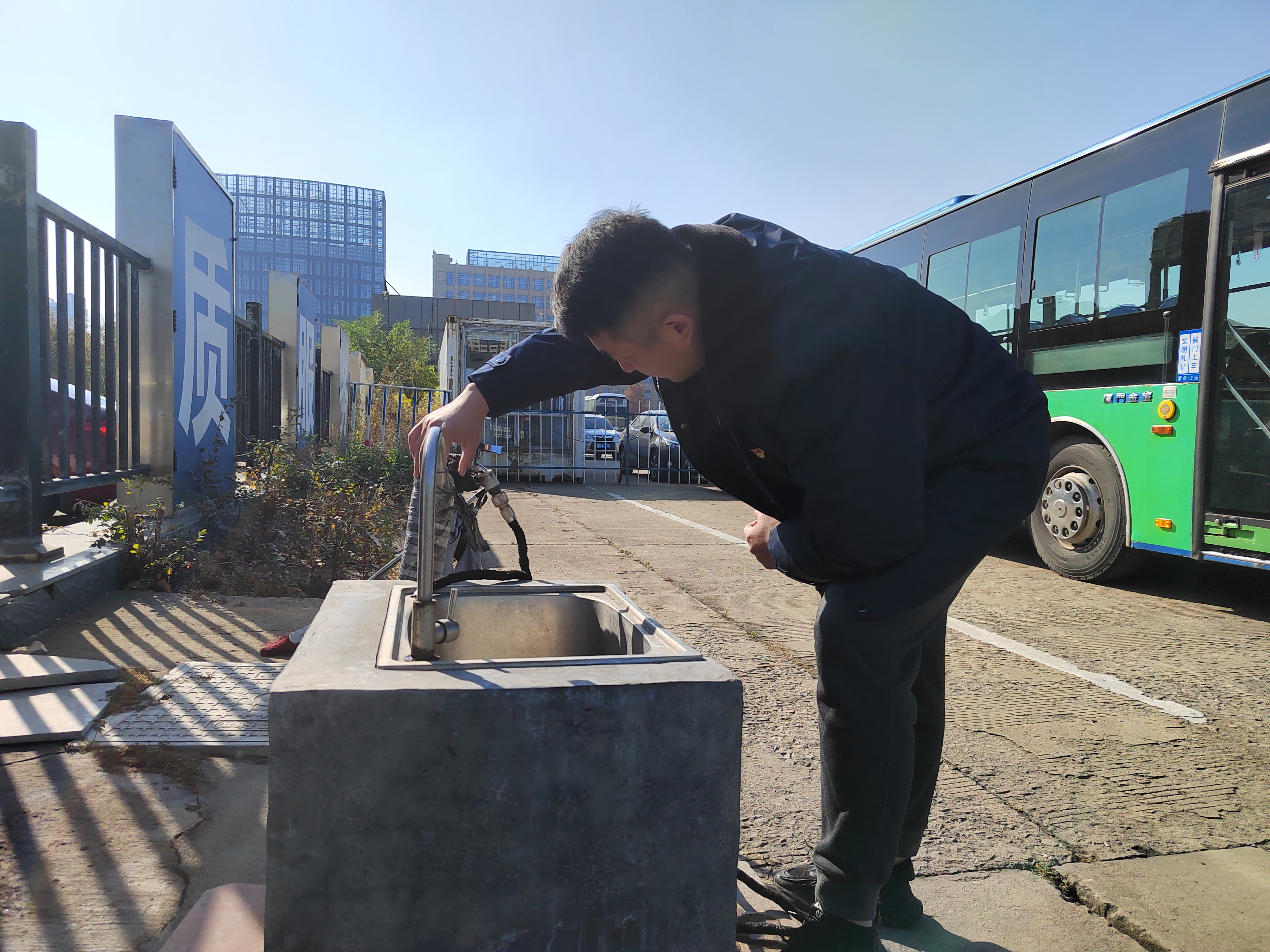 公交集團(tuán)公交事業(yè)二部開展冬季防寒防凍水電設(shè)施專項檢查